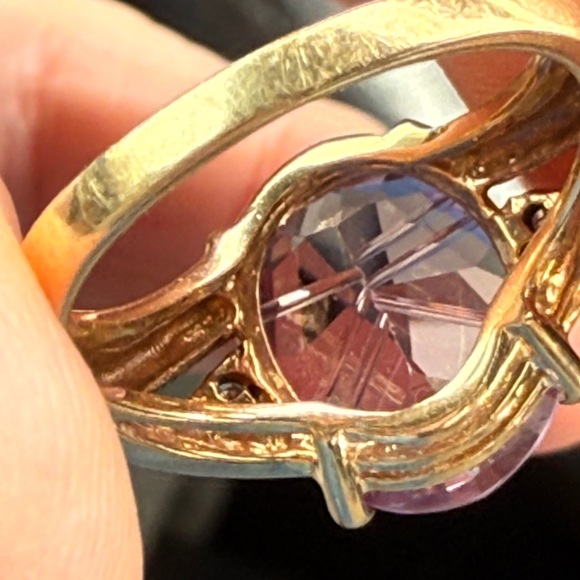 Sparkly 14 karat Gold and Amethyst Gemstone Ring - Picture 5 of 7